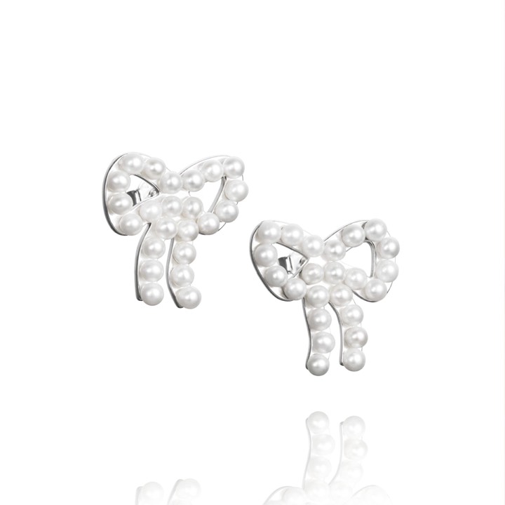 Mini Pearls Bow Ørering Sølv i gruppen Øreringe / Perleøreringe hos SCANDINAVIAN JEWELRY DESIGN (12-100-01602-0000)