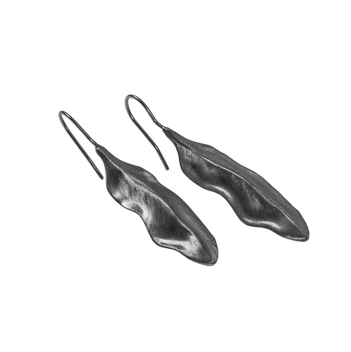 Feather Ørering black i gruppen Øreringe hos SCANDINAVIAN JEWELRY DESIGN (1422440006)