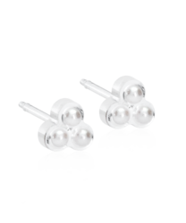 MP Clover Pearl 6 mm, White i gruppen Øreringe / Perleøreringe hos SCANDINAVIAN JEWELRY DESIGN (15-0125-59)