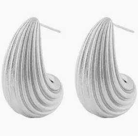 Dakota drop earrings Silver i gruppen Øreringe / Sølvøreringe hos SCANDINAVIAN JEWELRY DESIGN (325-6700-256)