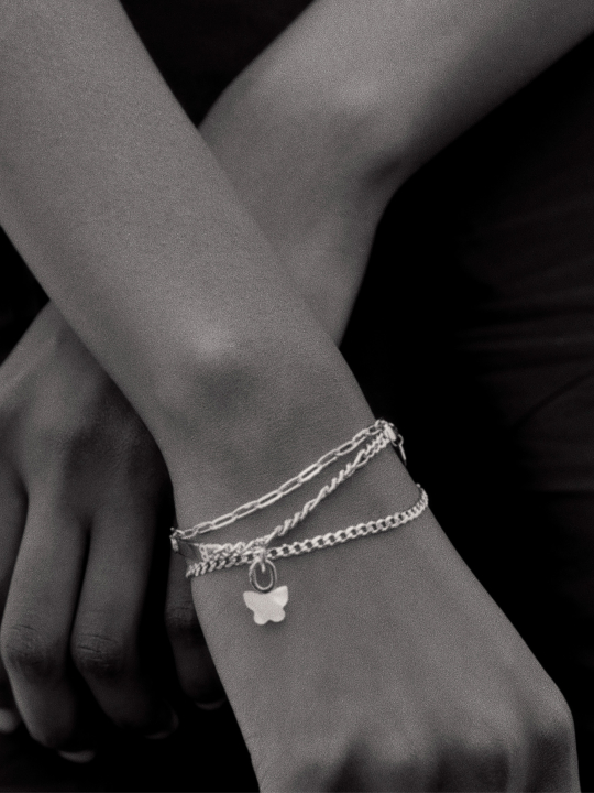 Saffi Bracelet Medium Silver (One) i gruppen Armbånd hos SCANDINAVIAN JEWELRY DESIGN (400262AG-MEDIUM)