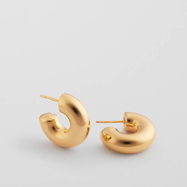 Bolded Little Sis Hoops Gold i gruppen Øreringe / Guldøreringe hos SCANDINAVIAN JEWELRY DESIGN (EG1235)