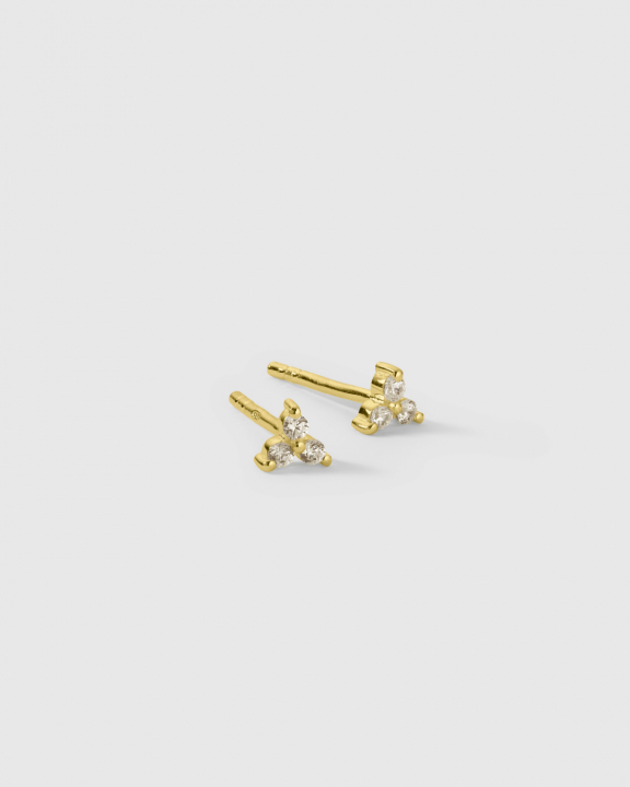 Celestia Triple Stone Studs Earrings Gold i gruppen Øreringe / Guldøreringe hos SCANDINAVIAN JEWELRY DESIGN (EG1296)
