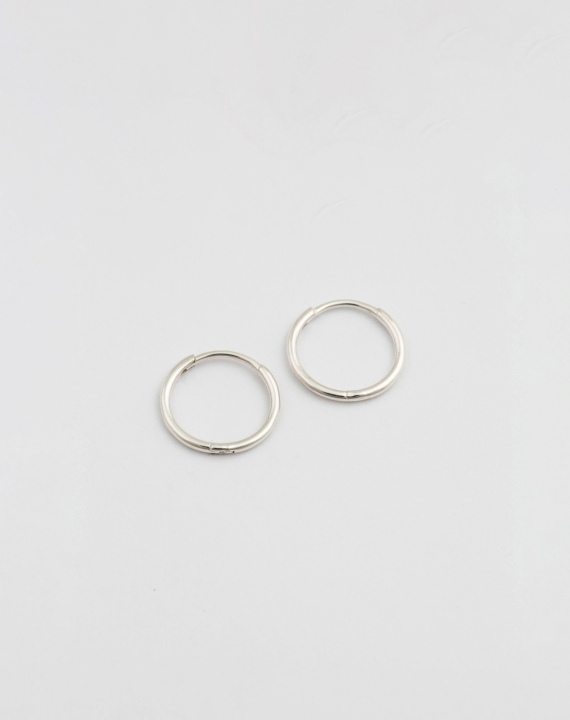 Beloved Small Hoops Silver i gruppen Øreringe / Sølvøreringe hos SCANDINAVIAN JEWELRY DESIGN (ES1088)