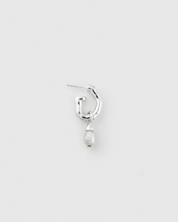 Mary Short Single Earring Silver i gruppen Øreringe / Perleøreringe hos SCANDINAVIAN JEWELRY DESIGN (ES1274)