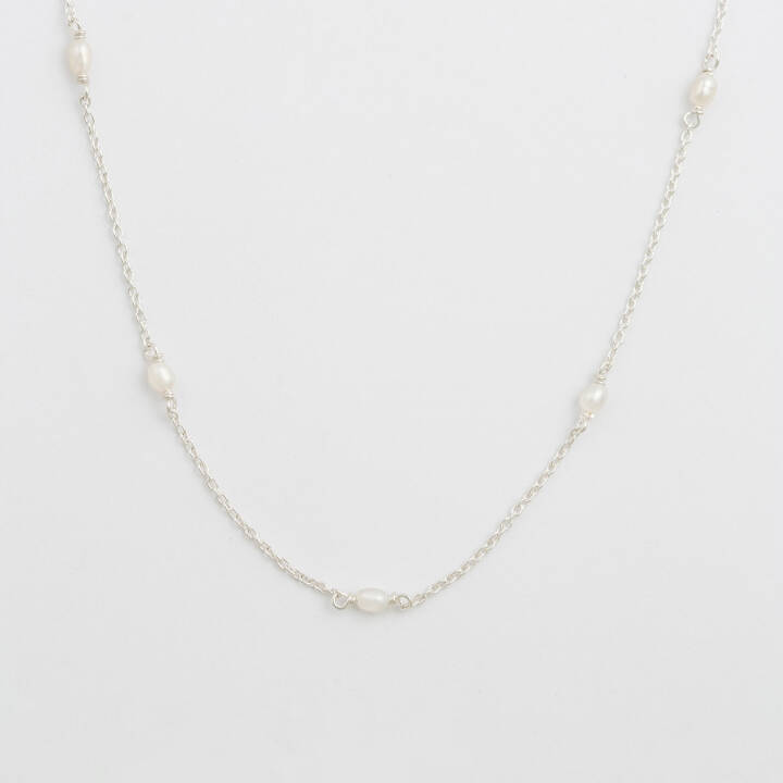 Treasure Multi Pearl Halskæde Sølv i gruppen Halskæde / Sølvhalskæde hos SCANDINAVIAN JEWELRY DESIGN (NS1354)