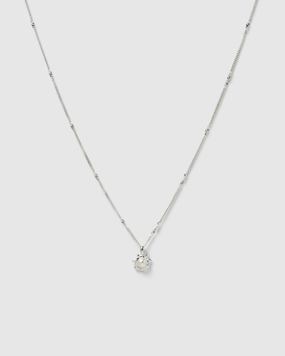 Florentina Pearl Necklace Silver i gruppen Halskæde / Sølvhalskæde hos SCANDINAVIAN JEWELRY DESIGN (NS1417)