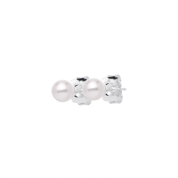 Petite Pearl single studs Silver i gruppen Øreringe / Perleøreringe hos SCANDINAVIAN JEWELRY DESIGN (PPL-E12S00-S)