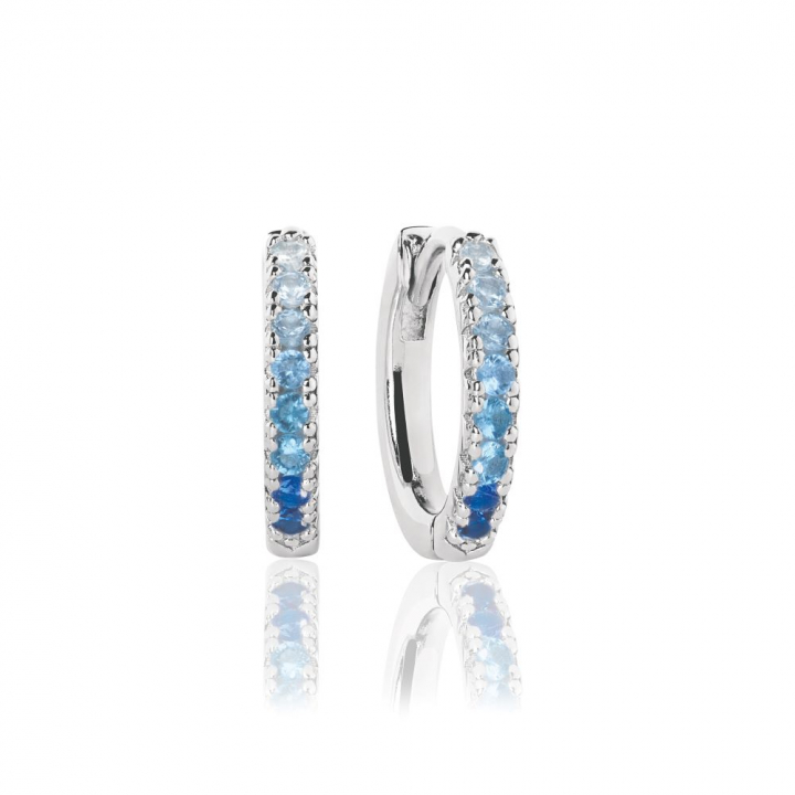 Ellera Medio - med zirkoner i blå och vit gradient Ørering i gruppen Øreringe / Sølvøreringe hos SCANDINAVIAN JEWELRY DESIGN (SJ-E2859-GBL)