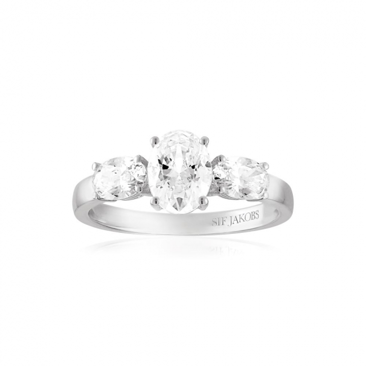 Ellisse Tre - med vita zirkoner Ring i gruppen Ringe / Sølvringe hos SCANDINAVIAN JEWELRY DESIGN (SJ-R2340-CZ)