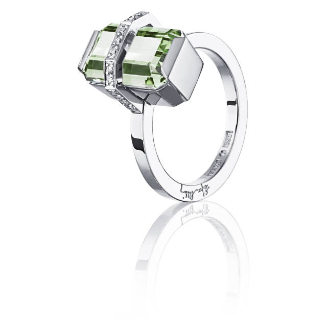 Little Bend Over - Green Quartz Ring Hvidguld