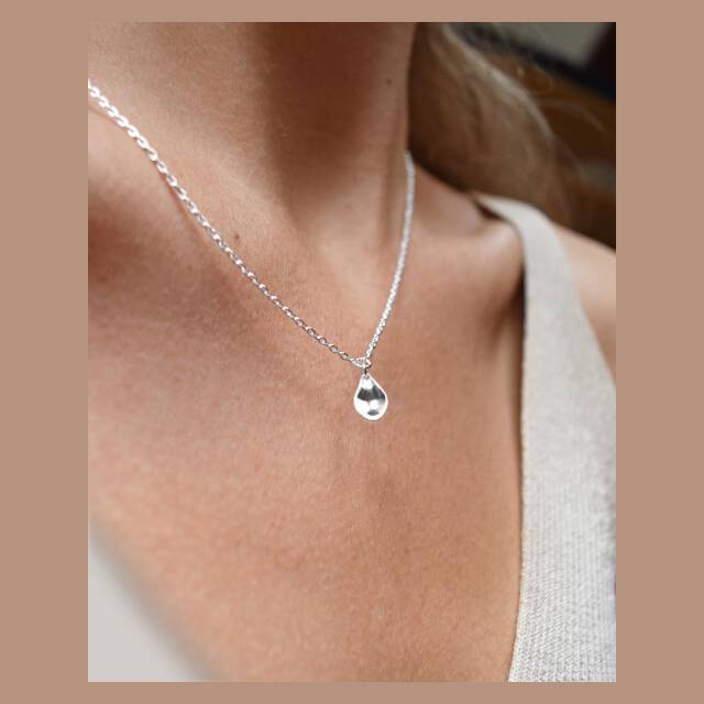 Gaias Grace drop Halsketten Sølv