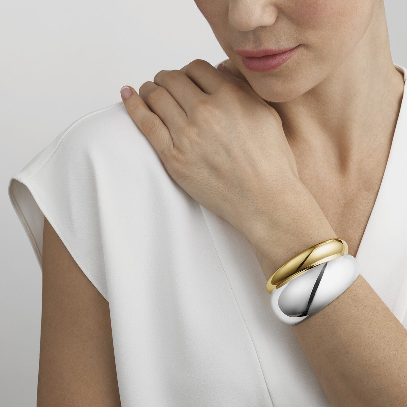 CURVE MEDIUM BANGLE Armbånd Guld Sølv