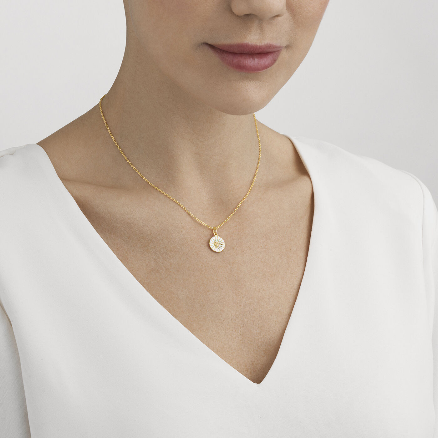 DAISY Vedhæng Sølv forgyldt WHITE ENAMEL 11 MM