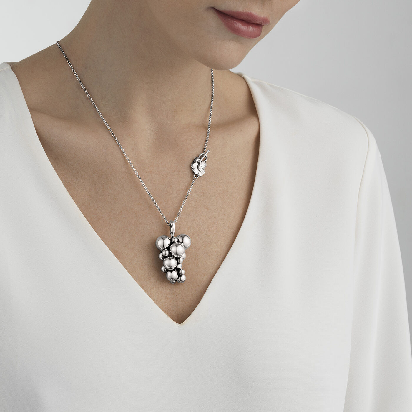 MOONLIGHT GRAPES Vedhæng Sølv OXIDISED 60 cm